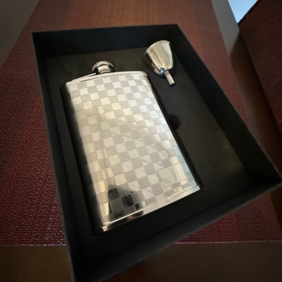 8oz Stainless Steel Flask for liquor with easy pour funnel set .Brand New in Box - Picture 2 of 6